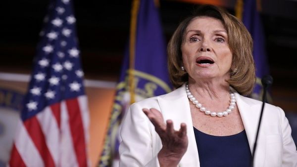 نينسي بيلوسي زعيمة الأقلية الديموقراطية في مجلس النواب الأمريكي 