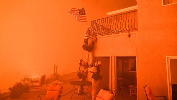 قطع التيار الكهربائي عن 140 ألف شخص في لوس انجلوس