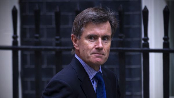 رئيس جهاز الاستخبارات البريطانية السابق جون سويرز