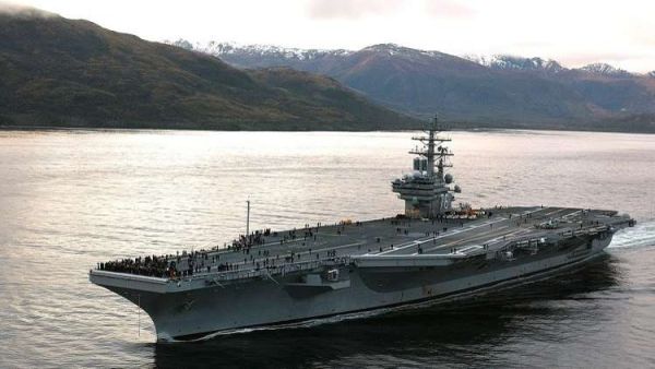 حاملة الطائرات الأمريكية "يو أس أس رونالد ريغان سي في أن 76"