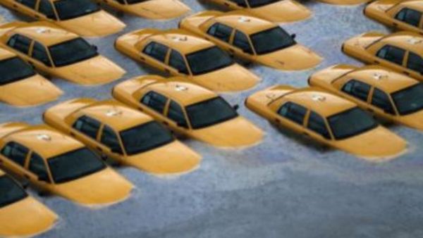 اوباما يحذر من المخاطر ورومني يجمع التبرعات