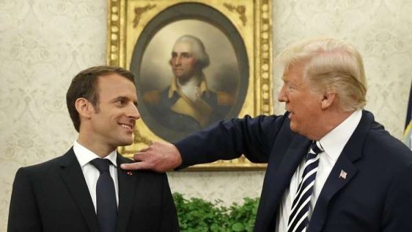 الرئيس الأمريكي دونالد ترامب يحرج نظيره الفرنسي إيمانويل ماكرون