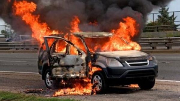 سيارة محترقة