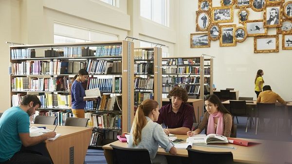 جامعة الإمارات للطيران تشارك في معرض التعليم الدولي 2018