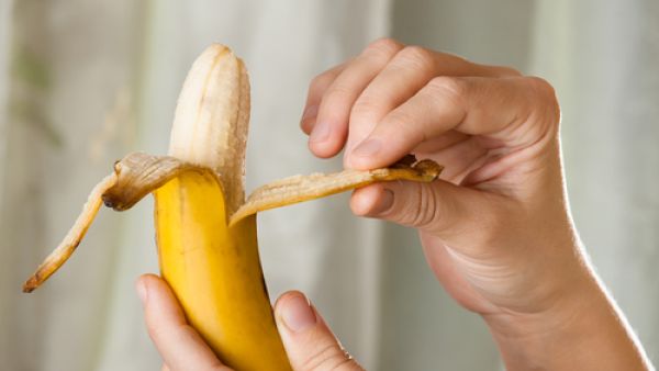 الموز هو علاج ممتاز للحرقة لأنه مصدر جيد للحموضة

