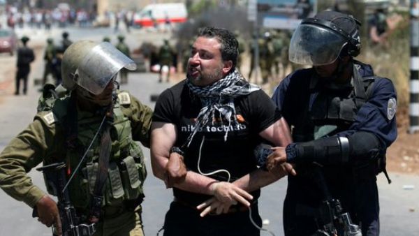 Palestinian led by Israeli soldiers  (Twitter)