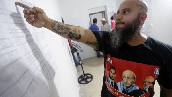 تطور إلى إطلاق نار متبادل من أسلحة رشاشة