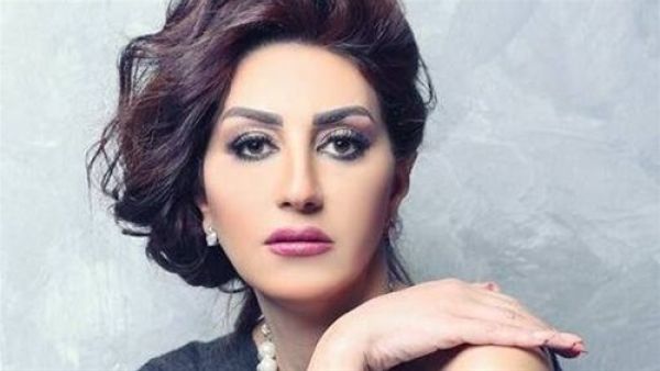الفنانة وفاء عامر