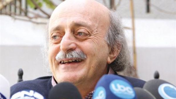 جنبلاط يعلق على تطورات درعا.. هاجم جامعة الدول العربية
