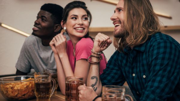 خلال كأس العالم التلفاز يعتبر ملكاً للرجل في كل أوقات اليوم بدون إبداء الأسباب