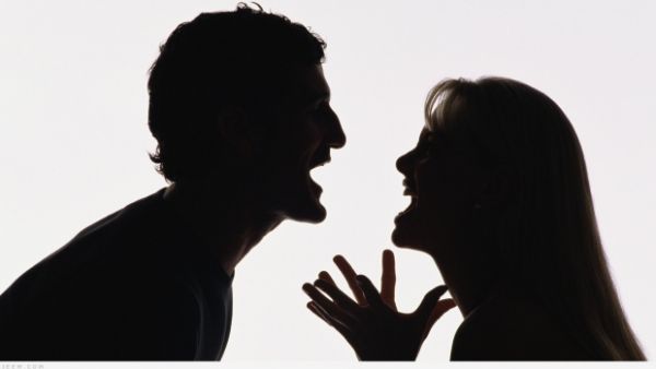 زوجة تعض زوجها