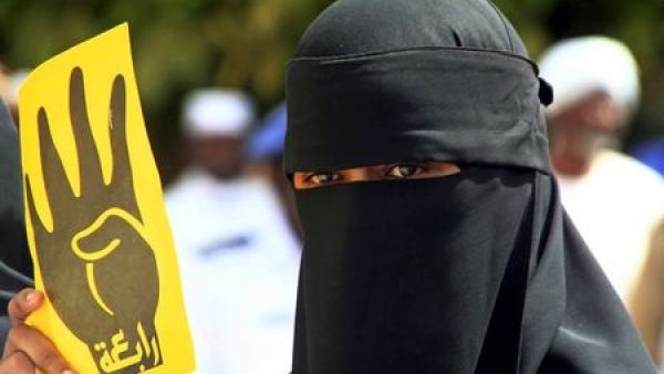 محكمة مصرية تقضي بسجن 51 من مؤيدي الإخوان 
