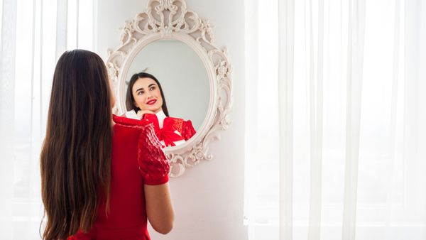 لا تلوم أو توبخ نفسك أمام المرآه 