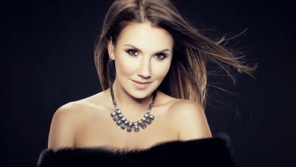 العيون هي الجزء الأبرز في ملامح الوجه والأكثر أهمية ولفتاً للانتباه