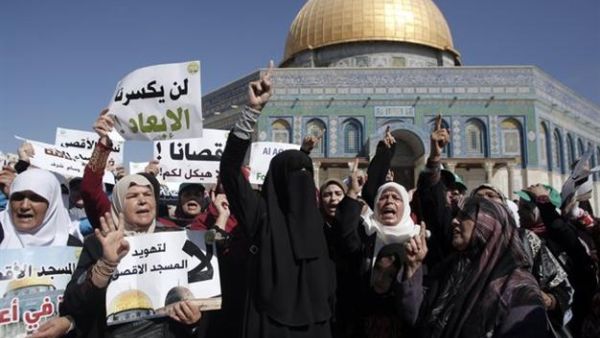 Women protest at Al Aqsa mosque. (AFP/File)