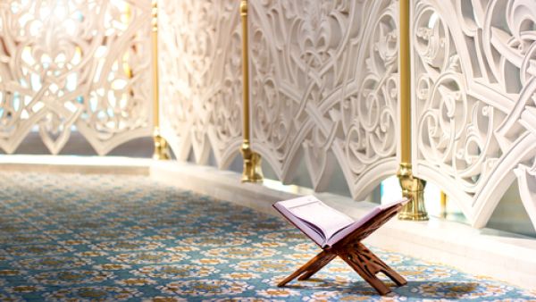 إقرؤوا القرآن بقلوبكم ولا تقرؤوه بأفواهكم