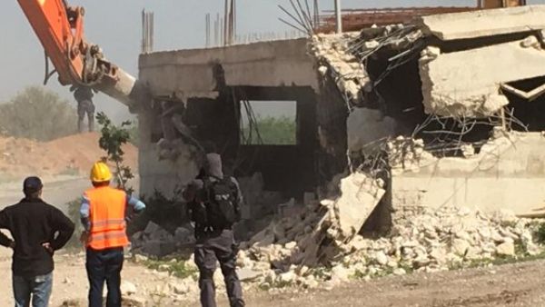 Israeli bulldozers demolished building in Palestinian (Twitter)