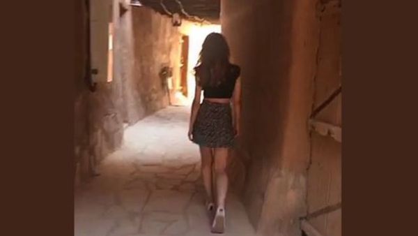 خلود موديل تنفي استخدام سناب شات