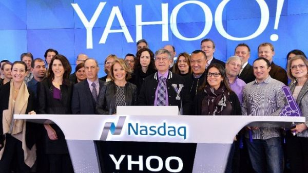 Yahoo employees ring the Opening Bell at NASDAQ MarketSite in New York, on March 2, 2015. (Slaven Vlasic/ AFP)