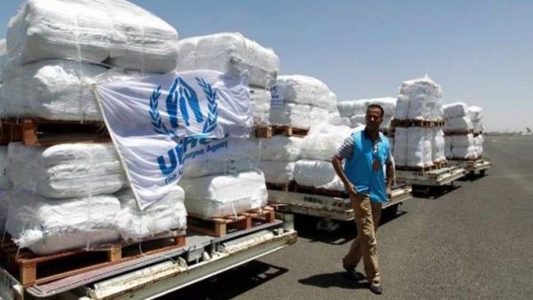 مسؤول حكومي يمني يتهم الحوثيين بنهب واحتجاز المساعدات الإغاثية 