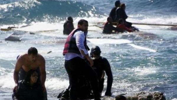 غرق سفينة يمنية تقل 60 شخصا بالقرب من ساحل سقطري