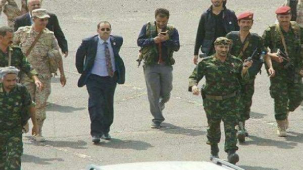 اليمنيون يتساءلون: ماذا فعل علي محسن الأحمر وماذا أنجز طارق 