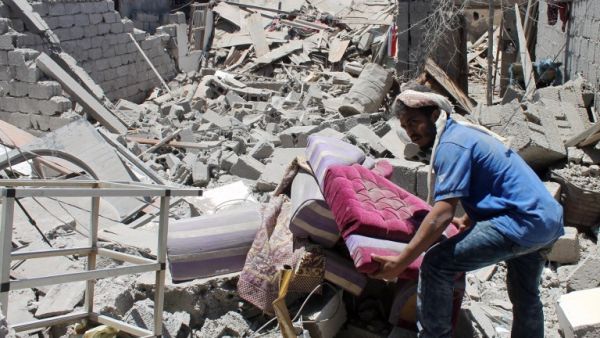 Sorting through rubble caused by Saudi-led coalition airstrikes in Aden. (AFP/Saleh Al Obeidi)