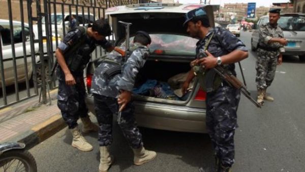 نقطة تفتيش امنية في صنعاء/أ.ف.ب