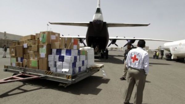 طائرة تابعة للجنة الدولية للصليب الاحمر محملة بالمساعدات الطبية ومعدات الاغاثة