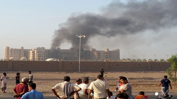 مقتل أكثر من 45 شخصًا وأصابة العشرات في انفجارين بخور مكسر في عدن