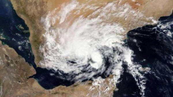 وفاة خمسة أشخاص وإصابة 32 أخرين جراء الأمطار والسيول التي سببها إعصار تشابالا