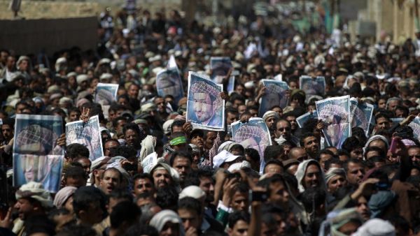 Supporters of the Shia Houthi movement hold portraits senior Houthi leader Lutf al-Quhom, who was killed in recent fighting, during his funeral on Feb. 18, 2016 in the capital Sanaa. (AFP/Mohammed Huwais) Supporters of the Shia Houthi movement hold portraits senior Houthi leader Lutf al-Quhom, who was killed in recent fighting, during his funeral on Feb. 18, 2016 in the capital Sanaa. (AFP/Mohammed Huwais)