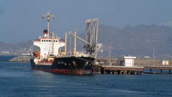 تنص المرحلة الأولى من الخطة على انسحاب الحوثيين من مينائي "الصليف" و"رأس عيسى"