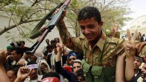 جندي يمني من المنضمين للثورة