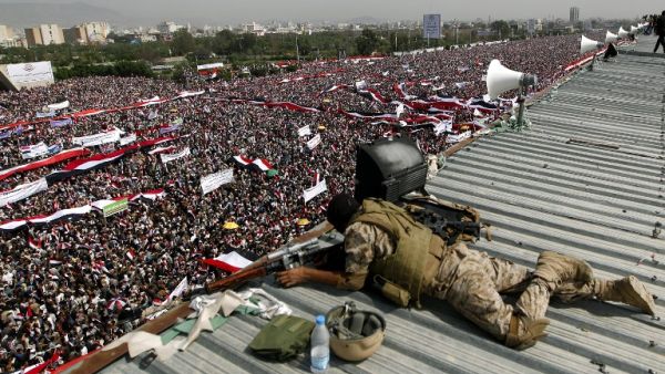 A sniper from the Yemeni security forces watches over during a gathering in support of the Huthi-led parliament, in the capital Sanaa on August 20, 2016. (AFP/Mohammed Huwais)