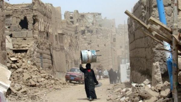 A Yemeni woman walks through a heavily damaged neighborhood in the war-battered city of Saada, March 8, 2015. (AFP/File)
