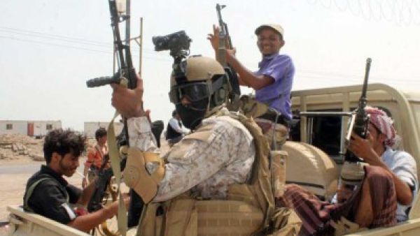 طائرات التحالف تقصف خطأ قوات يمنية موالية للحكومة وتوقع 12 قتيلا