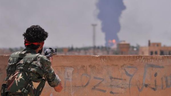A YPG fighter on the frontline in Hasakeh. (AFP/Delil Souleiman)