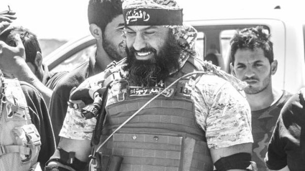 دعا  إلى قصف الجانب الأيمن من مدينة الموصل بالكيماوي