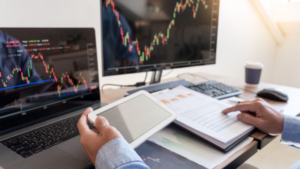 10 Company Stocks to Watch in 2022