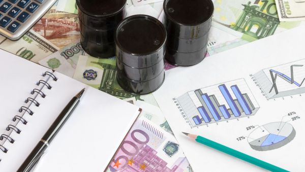 Traders eye commodity currencies on higher US interest rates