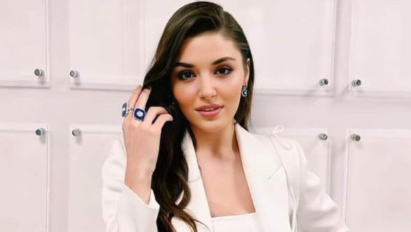 Hande Erçel arrives at the airport with her boyfriend