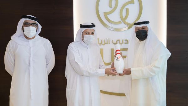 ناصر أمان آل رحمة يتسلم درع الاتحاد الدولي للبولينغ من الشيخ طلال محمد الصباح بحضور خالد العور مجلس دبي الرياضي يبحث سبل التعاون مع الاتحاد الدولي للبولينغ