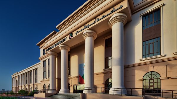 قدمت المبادرة 48 ورشة عمل، 9 منها من كلية الآداب والعلوم و13 من كلية إدارة الأعمال و5 من كلية العلوم الصحية و13 من كلية الهندسة و4 من كلية القانون و4 من شؤون الطلبة. جامعة أبوظبي تطلق سلسلة من المبادرات المجتمعية الافتراضية