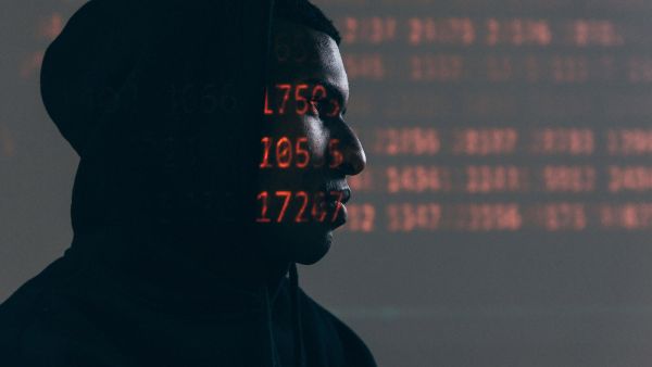 جارتنر: الهجمات الإلكترونية قد تتسبب بقتل وإيذاء الأفراد بحلول 2025