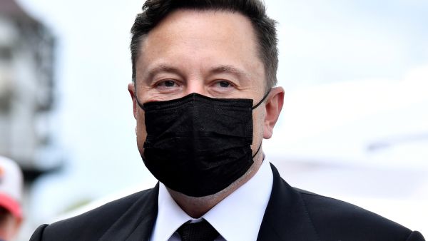 Musk Asks Twitter If He Should Sell 10 Percent of Tesla Stock