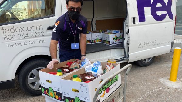 Hassan Manzoor Hussain, a SAB Express courier, joined other team members in going above and beyond to safely deliver Ramadan food boxes to homes of older persons in Jeddah SAB Express Delivers for Good in Times of Crisis