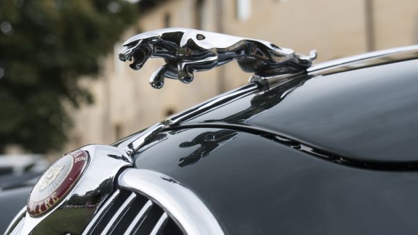  Jaguar Cars to Go All-Electric by 2025
