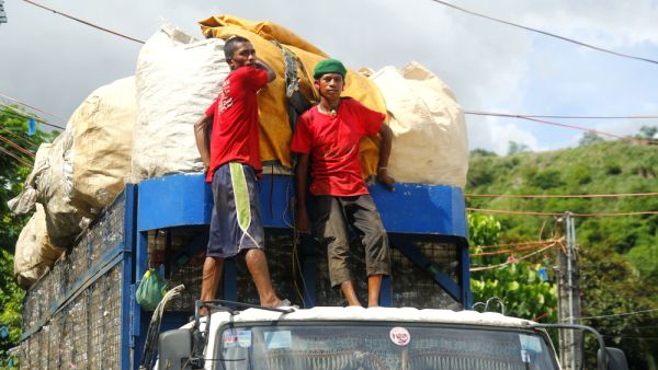 Philippines Factory Criticized for Paying Workers Wages in Coins