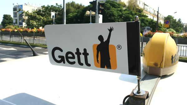 The service offers users the option to choose a taxi that is not driven on the Sabbath. (Shutterstock) Kosher Ride: Israeli Taxi App' Sued For Racial Discrimination Against Arab Drivers